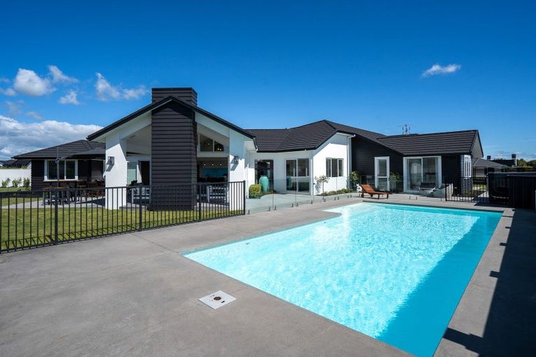 Photo of property in 12 Mike Smith Drive, Cambridge, 3434