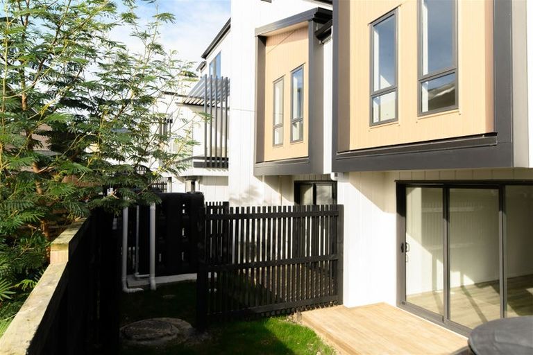 Photo of property in 13 Scanlen Terrace, Kelston, Auckland, 0602