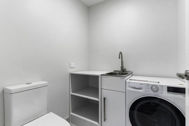 Photo of property in 41 Kingdale Road, Henderson, Auckland, 0610