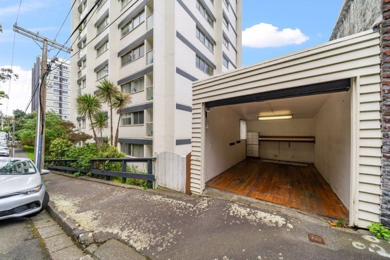 Photo of property in Grosvenor Flats, 19 Cottleville Terrace, Thorndon, Wellington, 6011