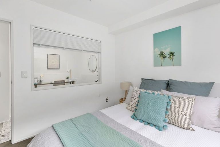 Photo of property in 56 Saddleback Grove, Karori, Wellington, 6012