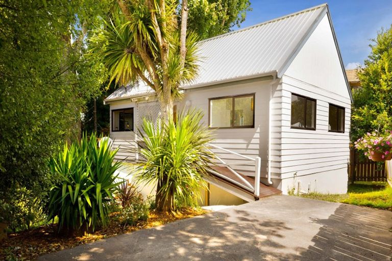 Photo of property in 1/43 Sabulite Road, Kelston, Auckland, 0602