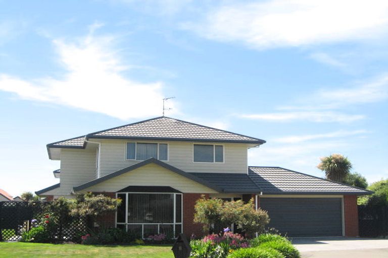 Photo of property in 8 Evenwood Place, Waimairi Beach, Christchurch, 8083