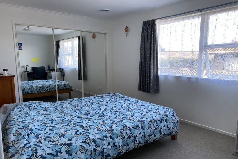 Photo of property in 2/24 Hatherlow Street, Glenfield, Auckland, 0629