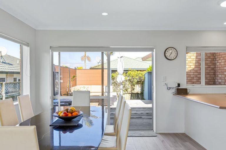 Photo of property in 15 Kath Hopper Drive, Orewa, 0931