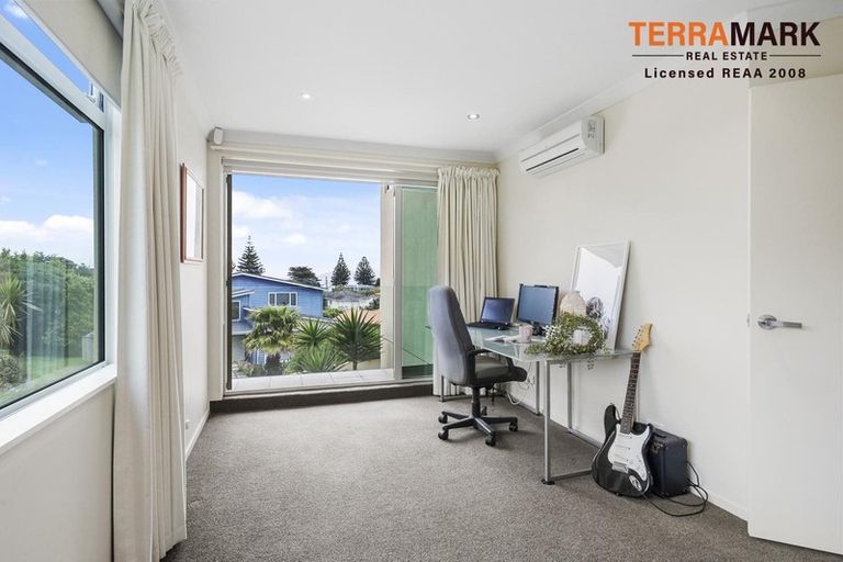 Photo of property in 2 Metzenthin Close, Raumati South, Paraparaumu, 5032