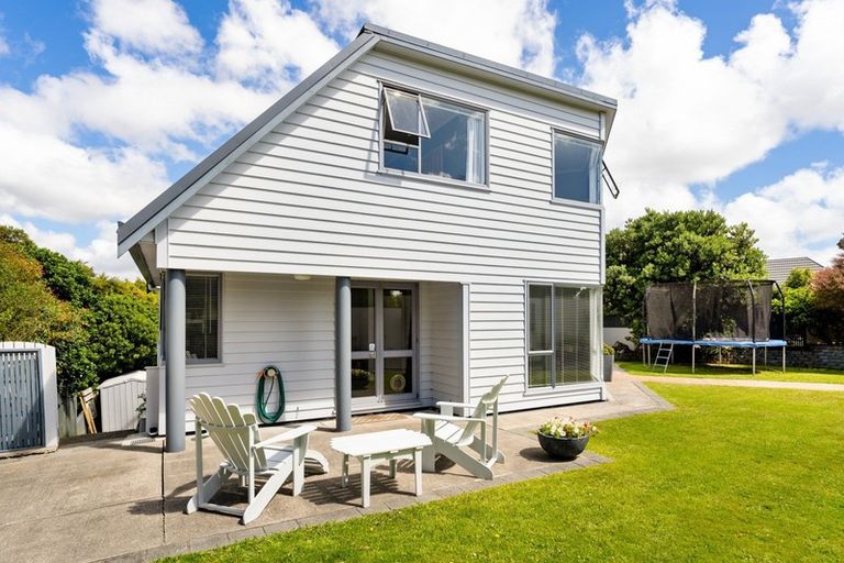 Photo of property in 40 Joseph Banks Drive, Whitby, Porirua, 5024