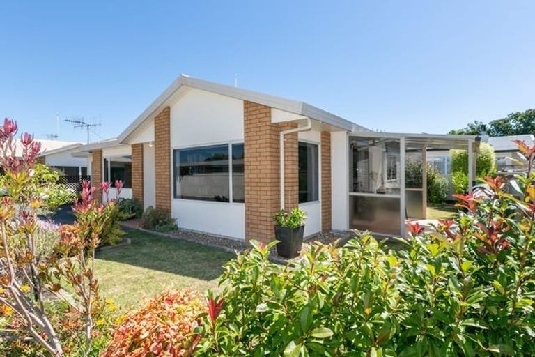 Photo of property in 2/38 Neeve Road, Taradale, Napier, 4112