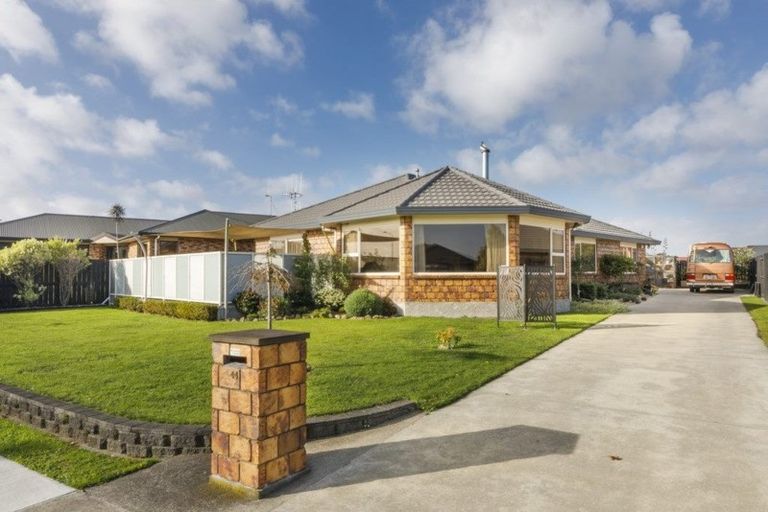 Photo of property in 44 Peter Hall Drive, Kelvin Grove, Palmerston North, 4414