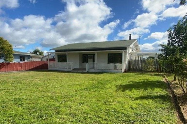 Photo of property in 16 Botanical Road, Takaro, Palmerston North, 4412