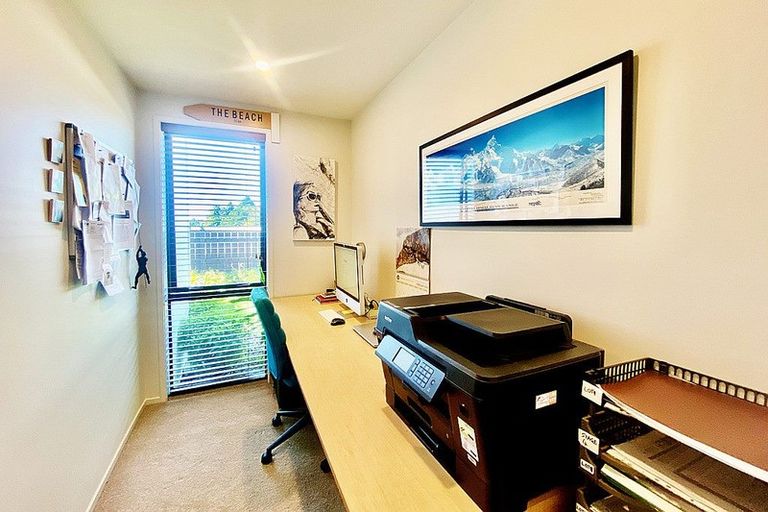 Photo of property in 12 Greenpath Lane, Hurworth, New Plymouth, 4310