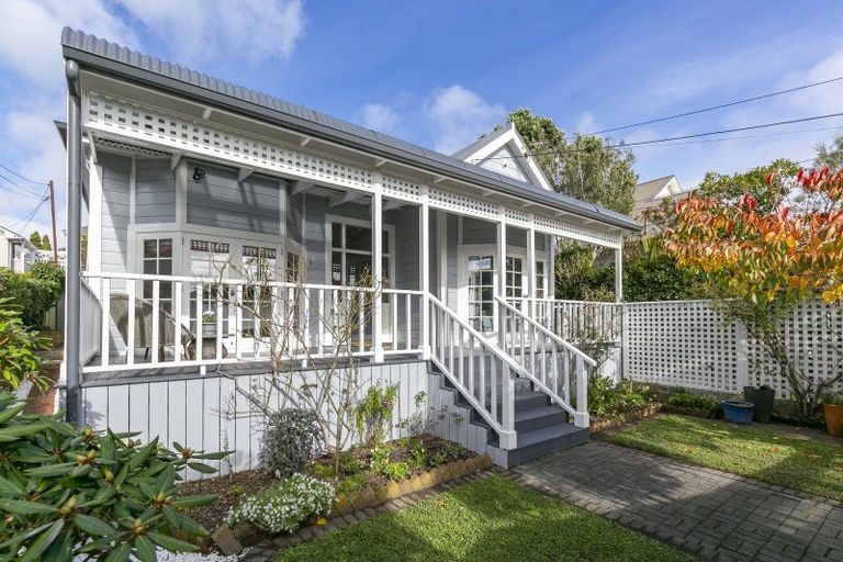 Photo of property in 11 Braithwaite Street, Karori, Wellington, 6012