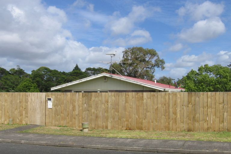 Photo of property in 2/32 Paragon Avenue, Beach Haven, Auckland, 0626