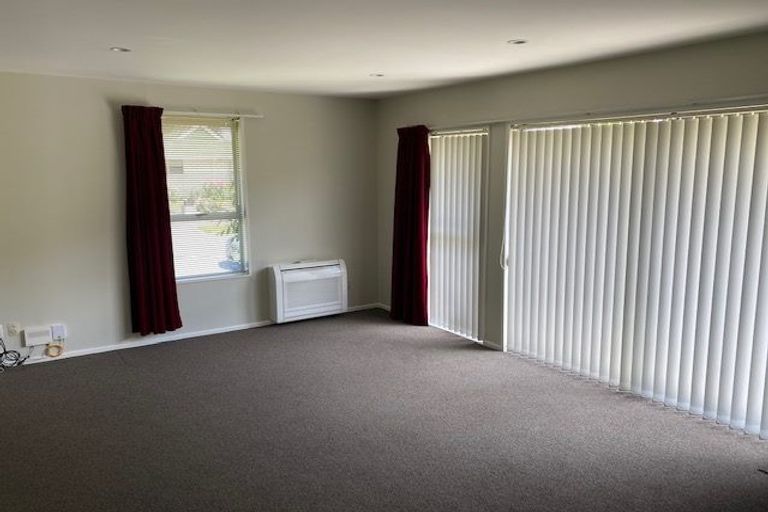 Photo of property in 16a Broadfell Avenue, Avonhead, Christchurch, 8042