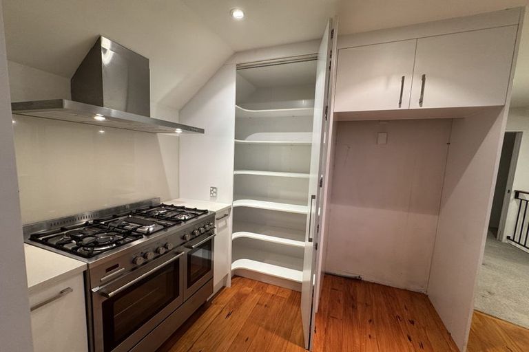 Photo of property in 1/5 Princes Street, Northcote Point, Auckland, 0627