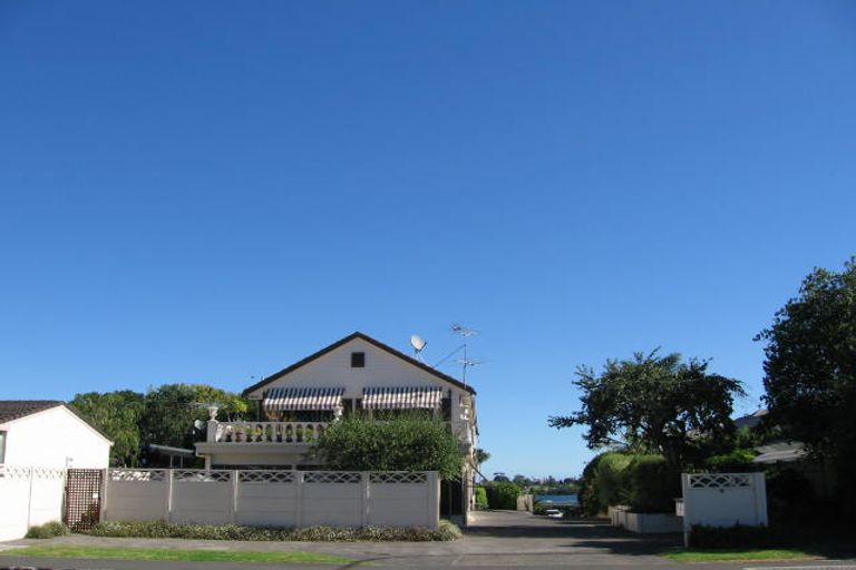 Photo of property in 2/32 Kitchener Road, Milford, Auckland, 0620