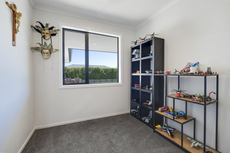 Photo of property in 2 Huntaway Close, Stoke, Nelson, 7011