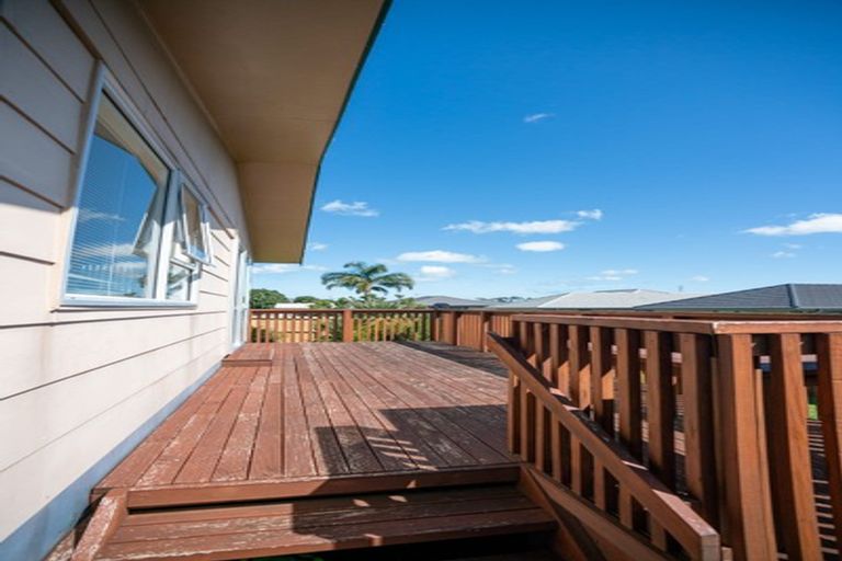 Photo of property in 8 Kauri Drive, Waiuku, 2123