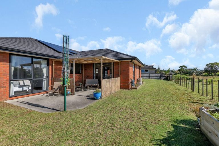 Photo of property in 33 Ocean View Rise, Ruakaka, 0116