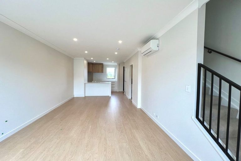 Photo of property in 10 Park Green Avenue, Rosehill, 2113