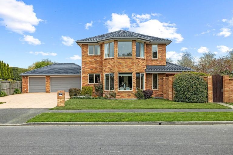 Photo of property in 64 Willowview Drive, Redwood, Christchurch, 8051