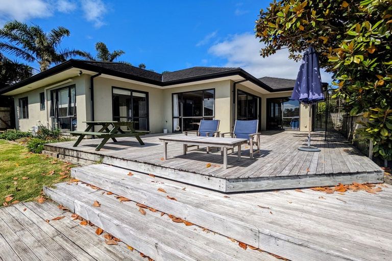Photo of property in 180 Kittiwake Drive, Schnapper Rock, Auckland, 0632