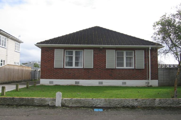Photo of property in 129 Rangiora Avenue, Roslyn, Palmerston North, 4414