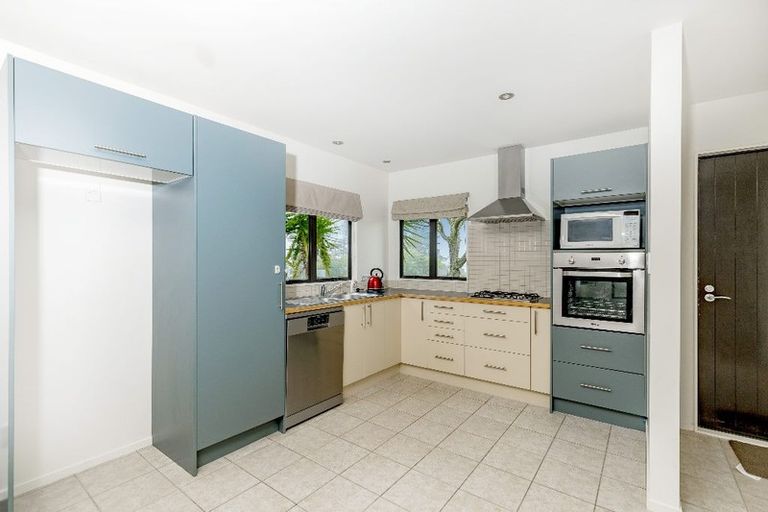 Photo of property in 2/48 Schnapper Rock Road, Schnapper Rock, Auckland, 0632
