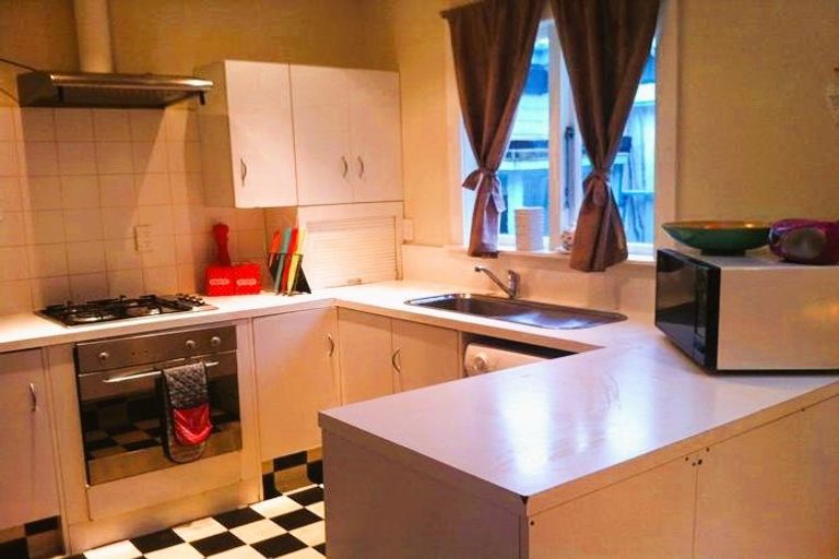 Photo of property in 104 Glenmore Street, Northland, Wellington, 6012