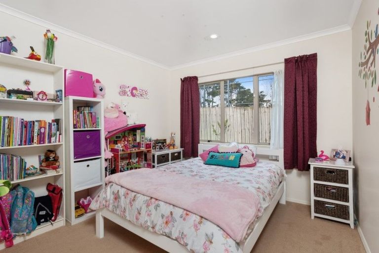 Photo of property in 8 Stonedge Lane, Rosedale, Auckland, 0632
