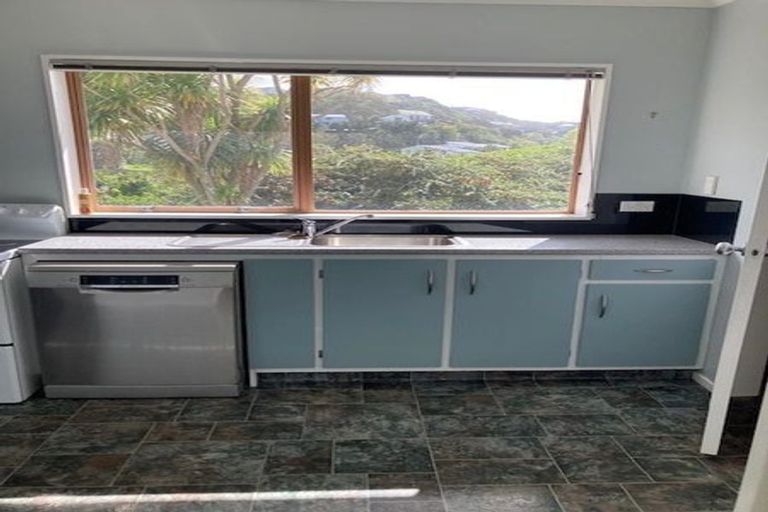 Photo of property in 3a Southern Cross Crescent, Island Bay, Wellington, 6023