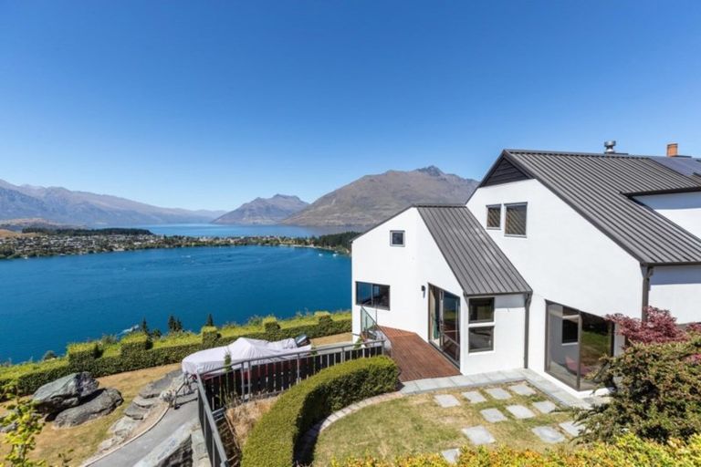 Photo of property in 10 Peregrine Place, Queenstown, 9300
