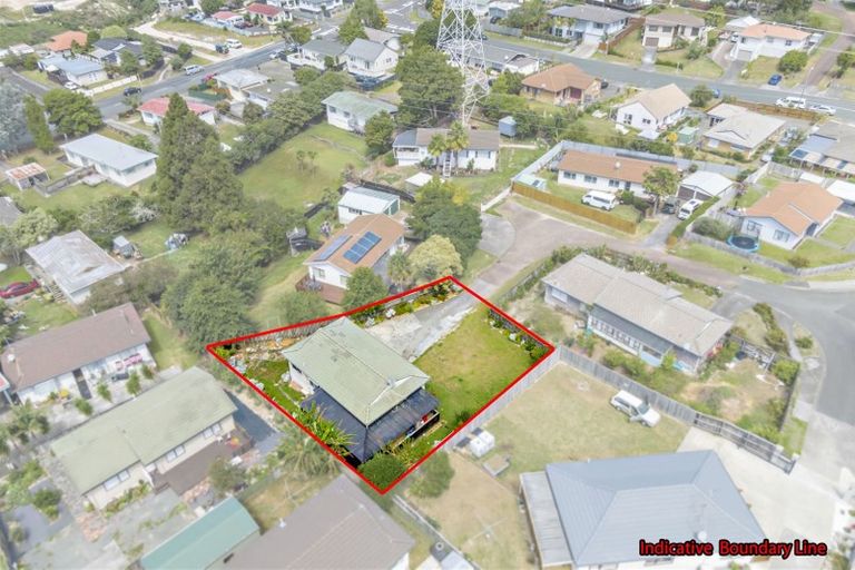 Photo of property in 11 Lori Place, Massey, Auckland, 0614