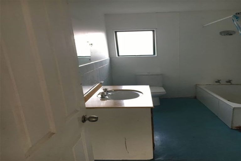 Photo of property in 16 Metcalfe Road, Ranui, Auckland, 0612