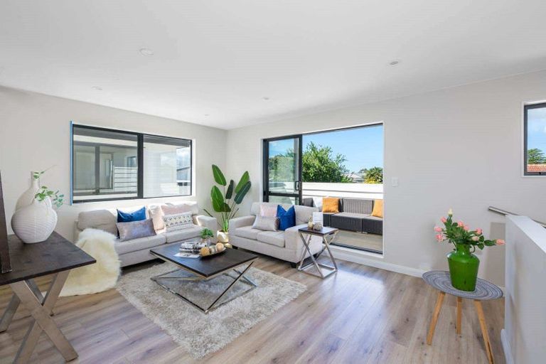 Photo of property in 2/11 Avondale Road, Taradale, Napier, 4112