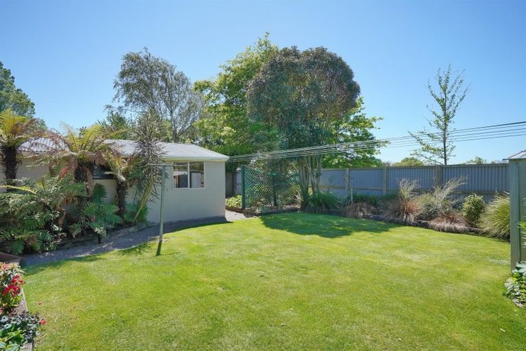 Photo of property in 8 Brookby Crescent, Avonhead, Christchurch, 8042