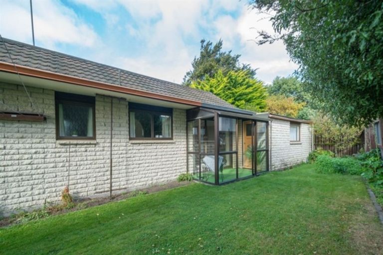 Photo of property in 15 Cunliffe Road, Redwood, Christchurch, 8051