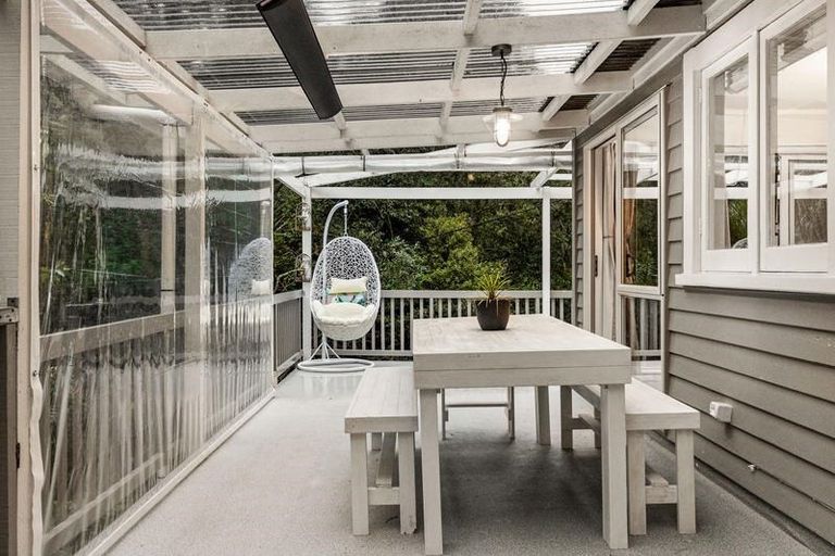 Photo of property in 30 Mahoe Road, Titirangi, Auckland, 0604