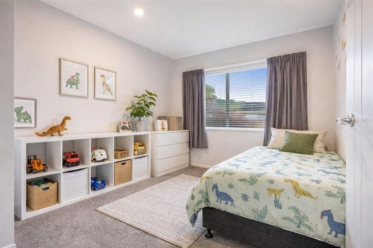 Photo of property in 68 South Kensington Way, Henderson, Auckland, 0612