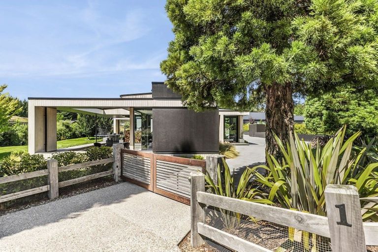 Photo of property in 1 Mcrae Rise, Wanaka, 9305