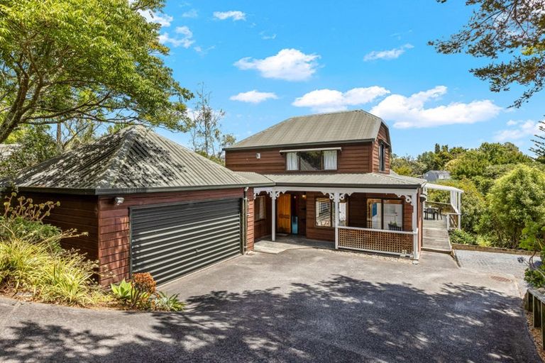 Photo of property in 28 Pohutukawa Avenue, Red Beach, 0932