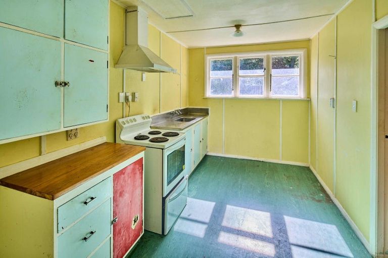 Photo of property in 4 Reuben Grove, Naenae, Lower Hutt, 5011
