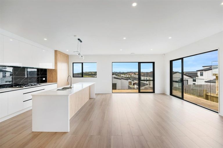 Photo of property in 11 Whale Bay Rise, Gulf Harbour, 0930