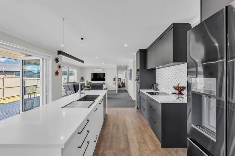 Photo of property in 9 Mutetai Road, Clarks Beach, 2122