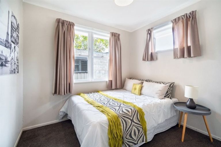 Photo of property in 1/14 Ozich Avenue, Te Atatu South, Auckland, 0610