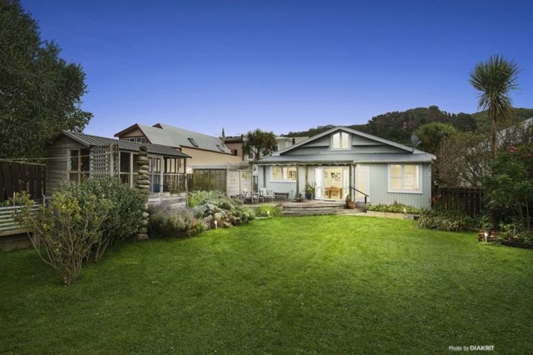 Photo of property in 211 The Parade, Island Bay, Wellington, 6023