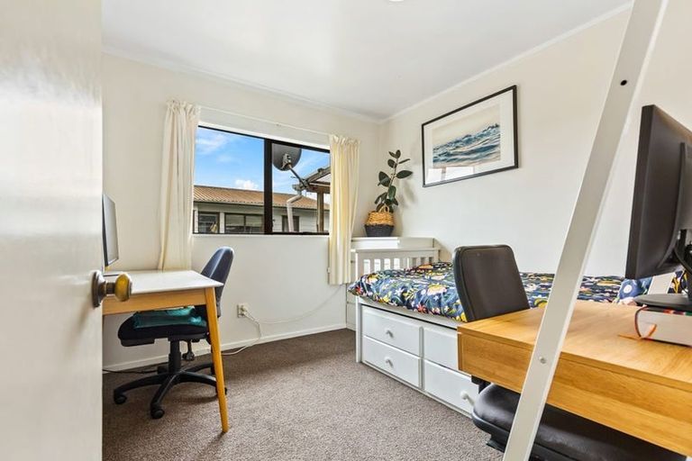 Photo of property in 80 Kervil Avenue, Te Atatu Peninsula, Auckland, 0610