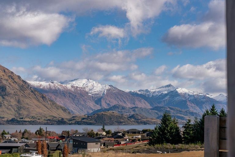 Photo of property in 15 Mills Road, Wanaka, 9305