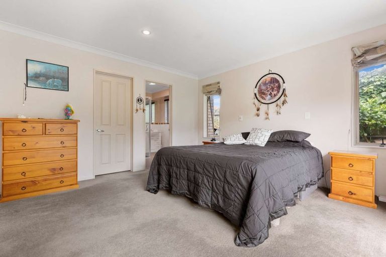 Photo of property in 5 Ernest Shackleton Place, Waiuku, 2123