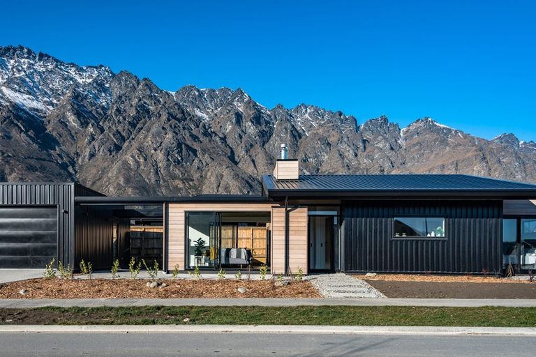 Photo of property in 34 Shepherd Road, Jacks Point, Queenstown, 9371